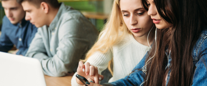 Come regolare l’uso di internet per bambini e ragazzi: guida per i genitori